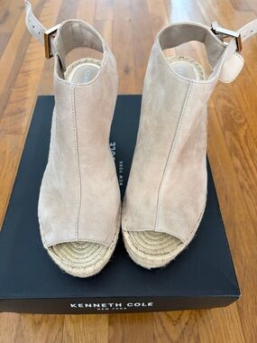 Kenneth Cole Olivia Nude Suede Espadrille Peep-Toe Wedge Sandals